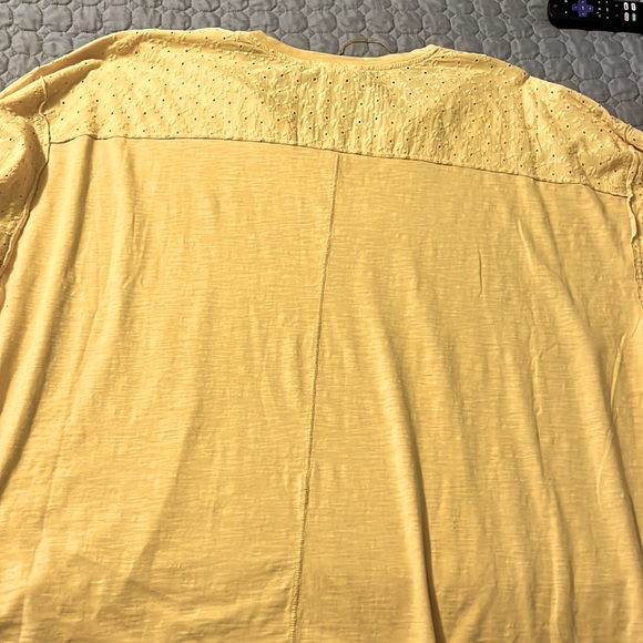 Terra & Sky Women’s Yellow Mixed Media V-Neck Eyelet Top Plus Size 4X (28W-30W) - Picture 11 of 14